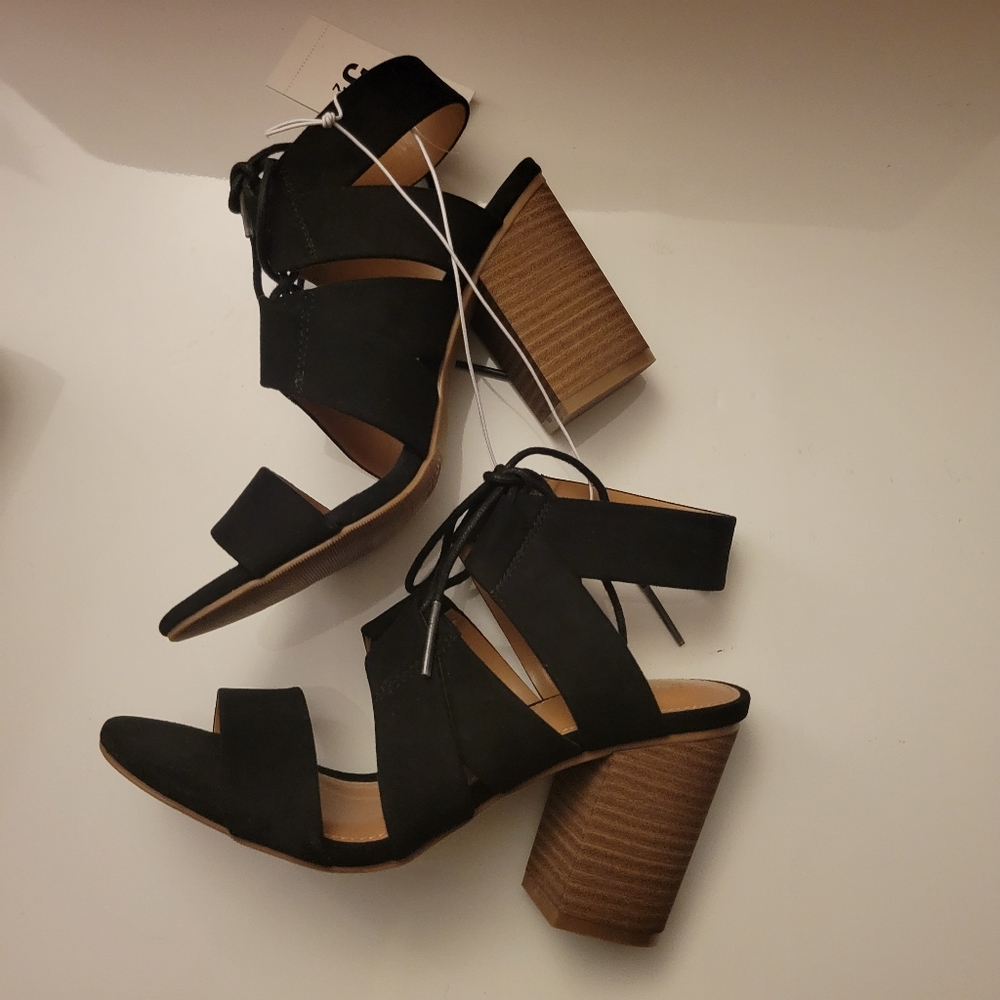 Merona Harriett Black Stappy Heels ~ New~ Size 5 1/2